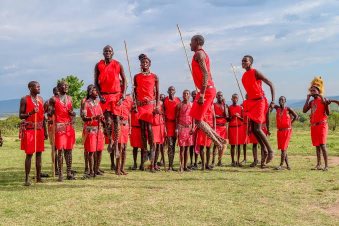 Maasai mara communities exhibiting their tarditional dances to visitors